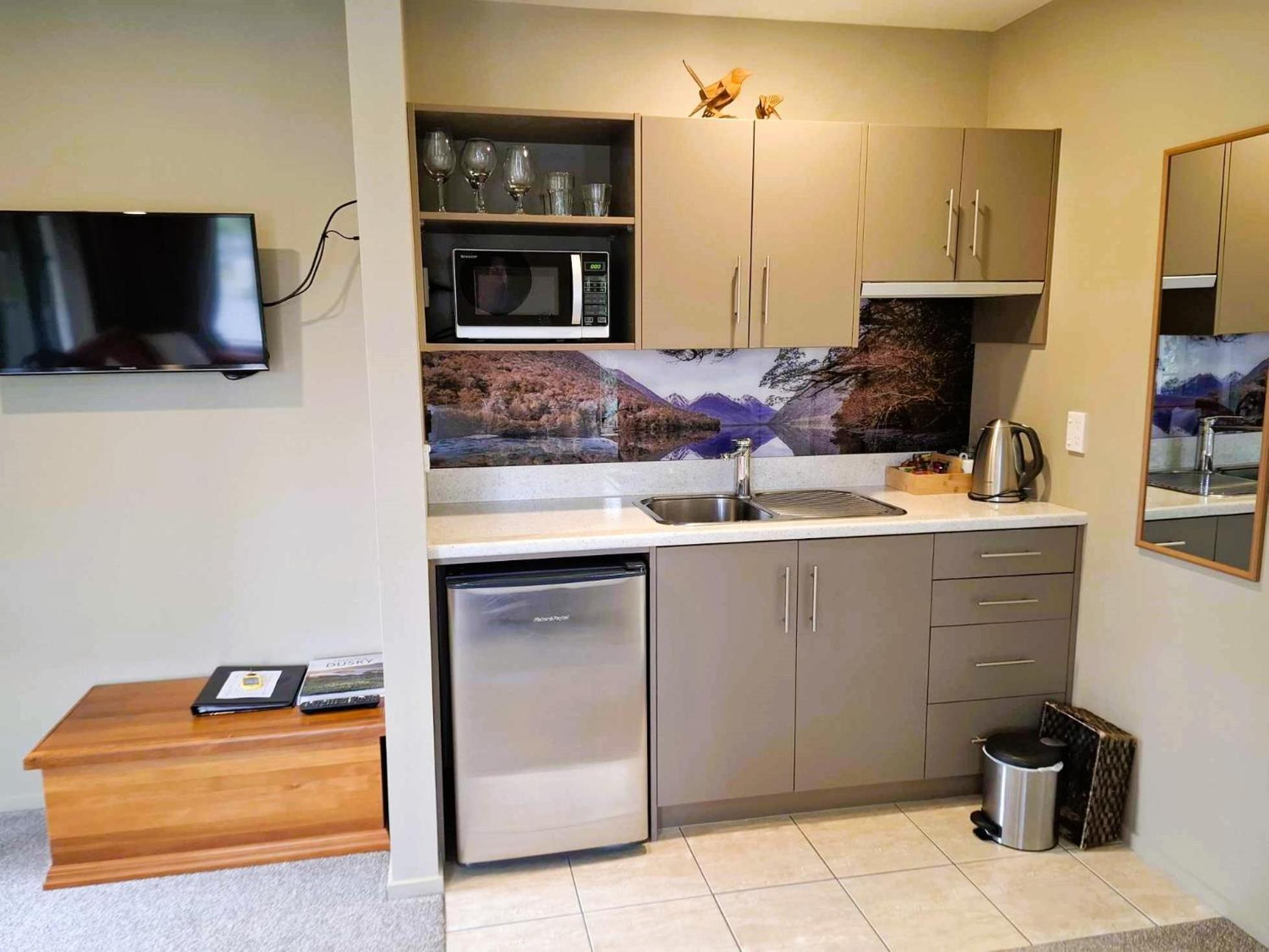 Blue Ridge Studios And Bed & Breakfast Te Anau Buitenkant foto