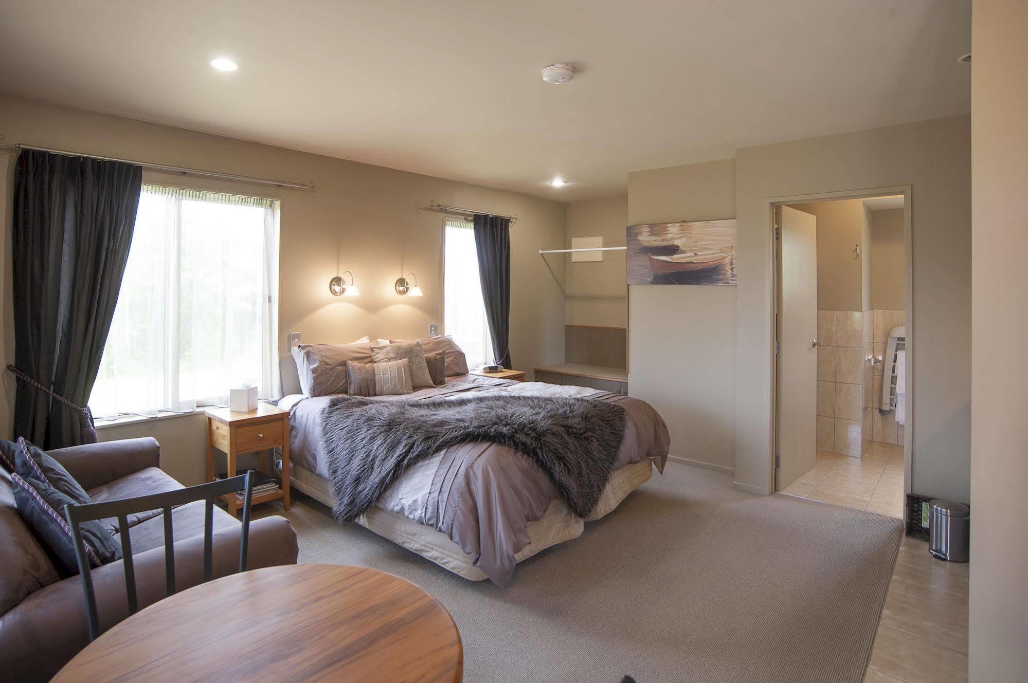 Blue Ridge Studios And Bed & Breakfast Te Anau Buitenkant foto
