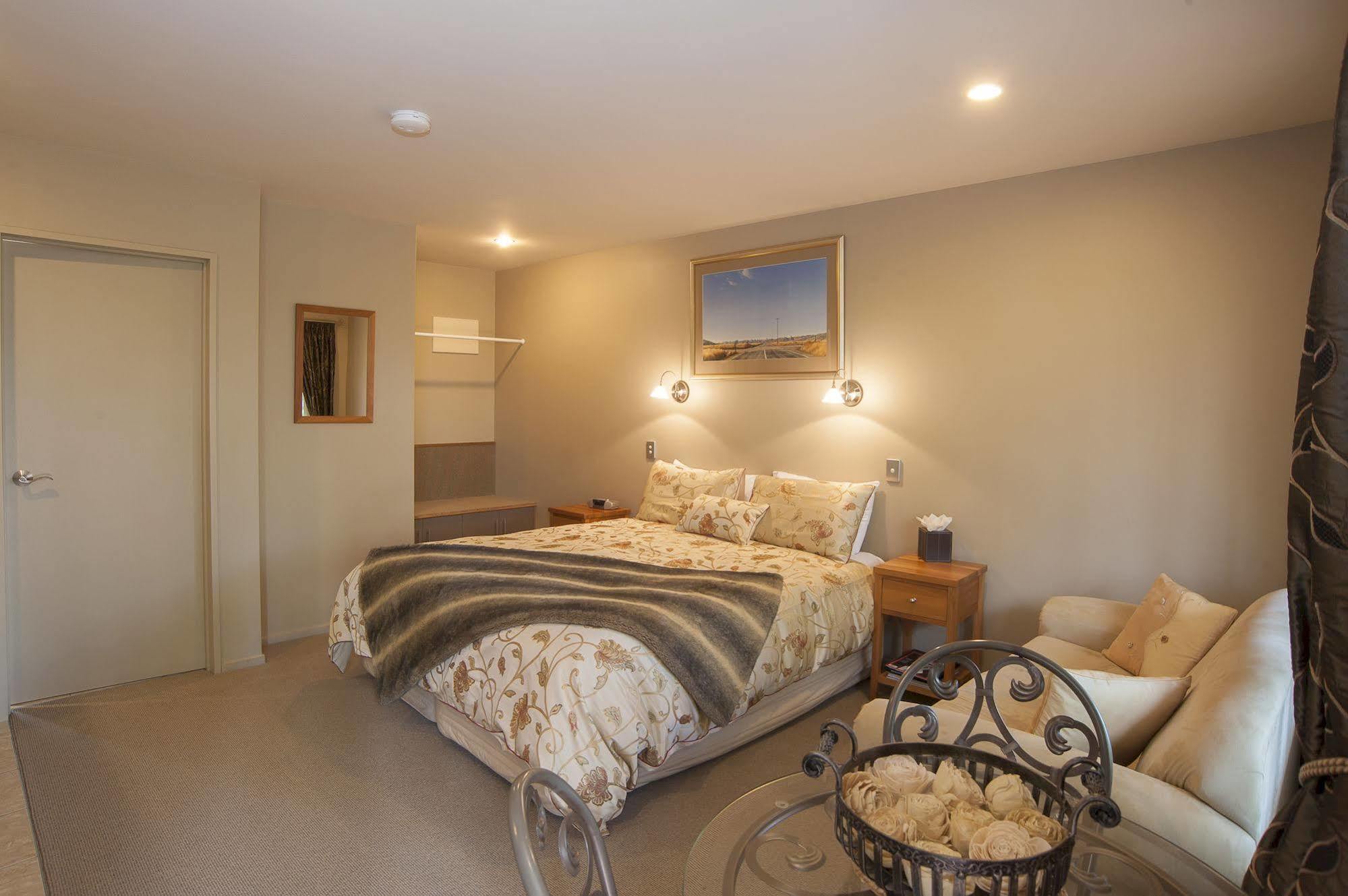 Blue Ridge Studios And Bed & Breakfast Te Anau Buitenkant foto