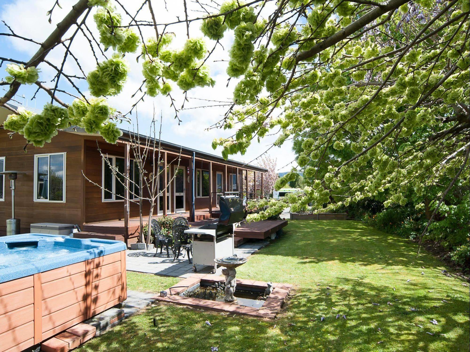 Blue Ridge Studios And Bed & Breakfast Te Anau Buitenkant foto